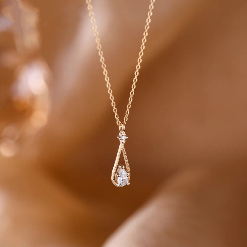 14K Gold Elegance Droplet Necklace