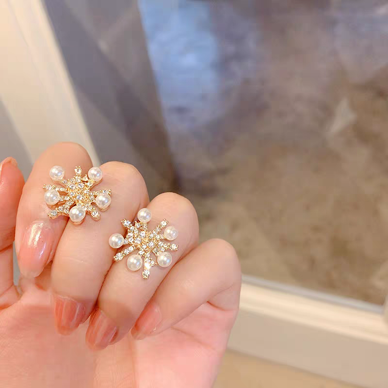 Dandelion Pearl Stud Earrings